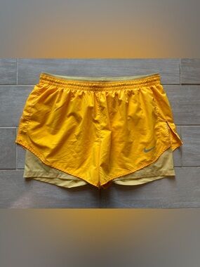 Nike Running Shorts Women’s Size XL High Waisted Built in Biker Shorts Orange